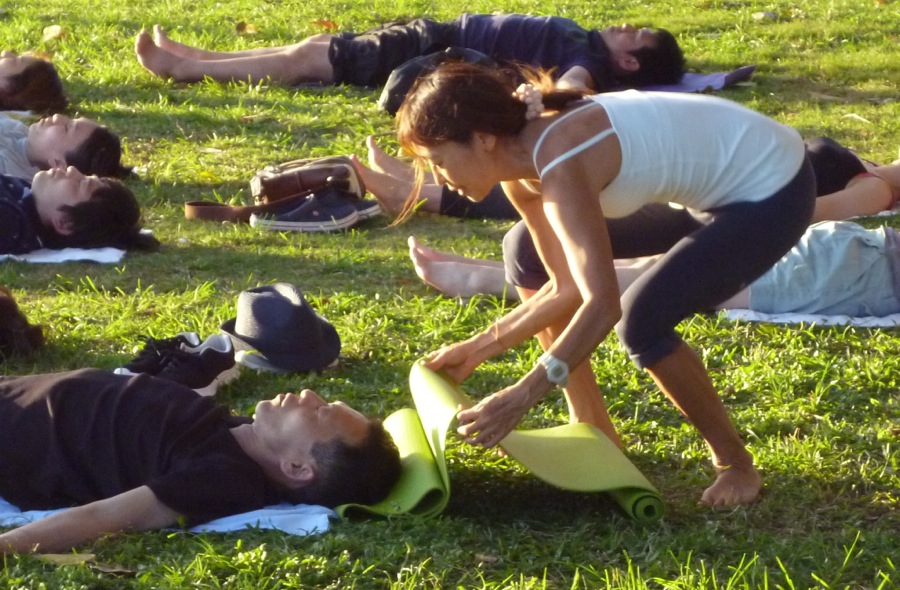 Liberate your body from stress with Yoga at Waikiki beach