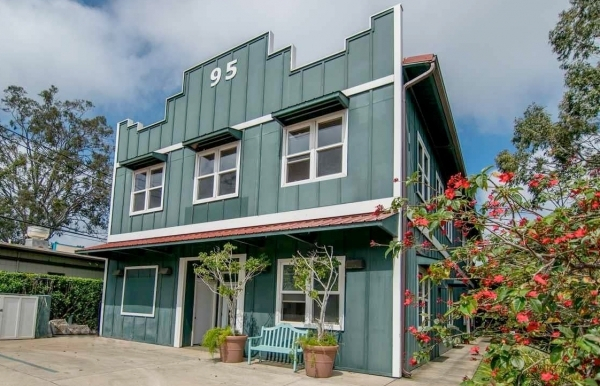 Wisdom Flow Yoga studio front in Pukalani / Makawao, Maui