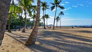 Yoga Awareness at Waikiki Beach Park, Honolulu 20181024 waikiki best beach 01