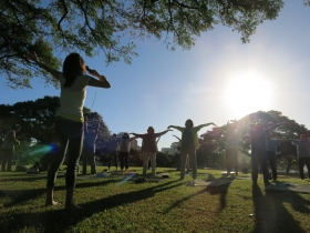 Ala Moana beach park - Masumi Muramatsu is a certified Yoga Awareness Hawaii YAT 600 yoga teacher in Honolulu, Oahu
