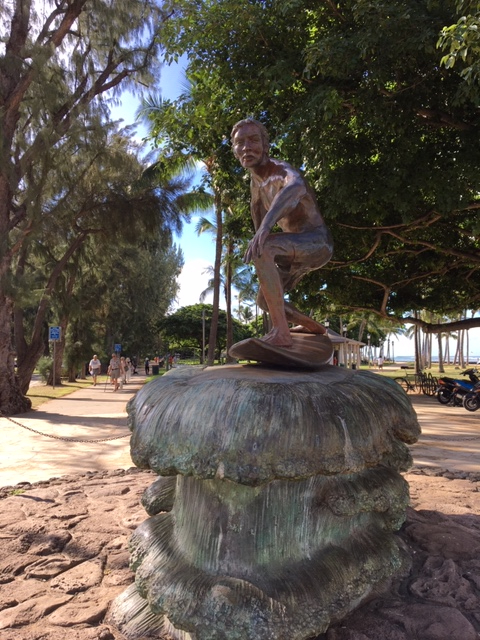 20181026 waikiki surfer statue IMG 5584