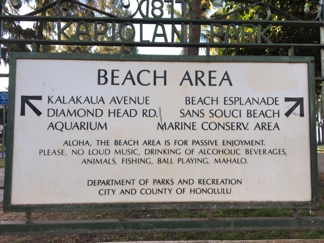 20181026 waikiki beach lifeguard tower 2E IMG 5646